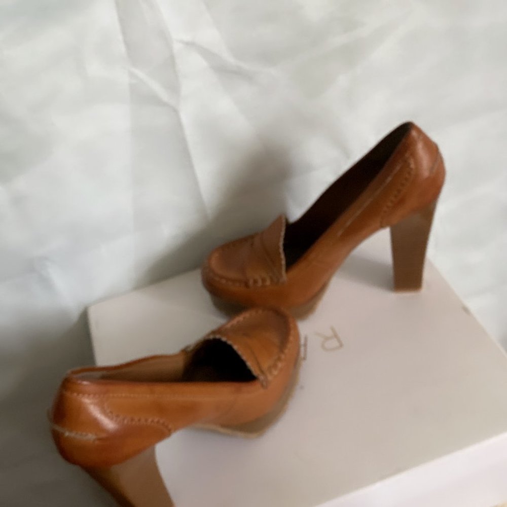 Pumps - Picture 2 of 5